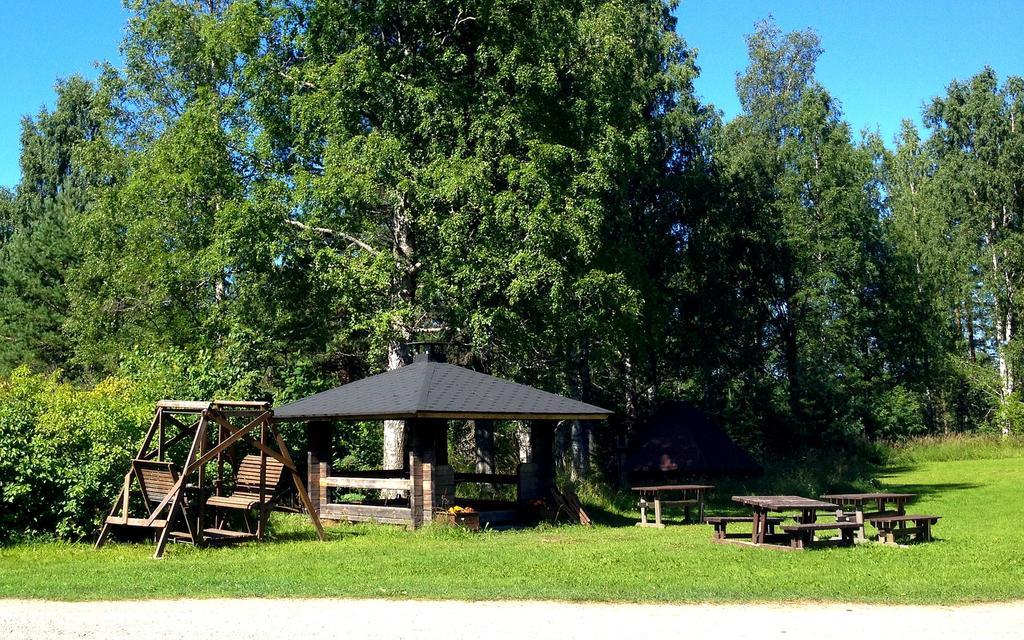 Vanhan Koulun Majatalo-Old School Guest House Kolinkylä Екстериор снимка
