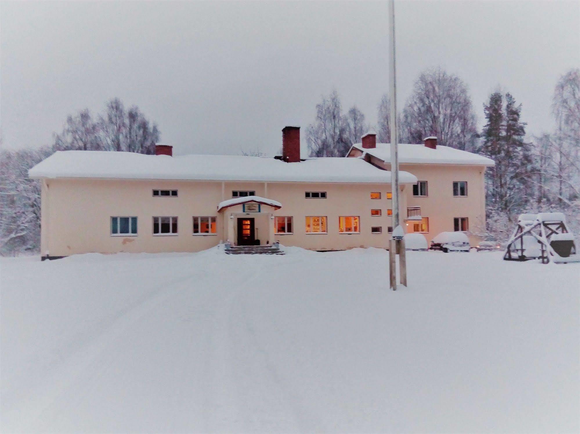 Vanhan Koulun Majatalo-Old School Guest House Kolinkylä Екстериор снимка