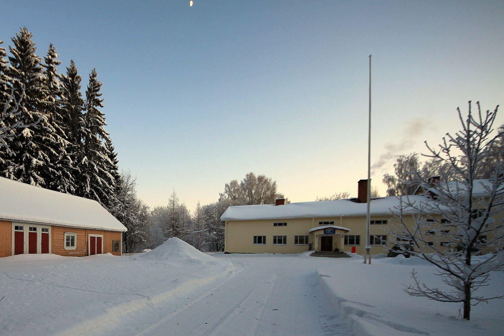 Vanhan Koulun Majatalo-Old School Guest House Kolinkylä Екстериор снимка
