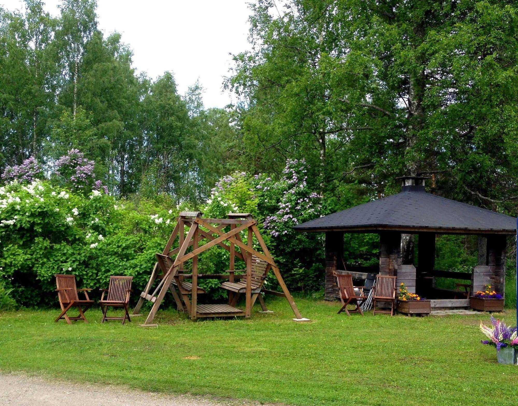 Vanhan Koulun Majatalo-Old School Guest House Kolinkylä Екстериор снимка