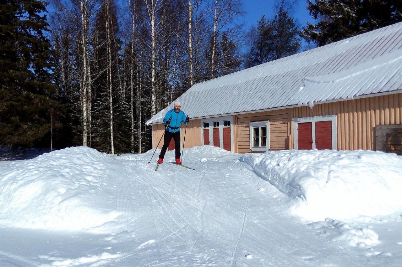 Vanhan Koulun Majatalo-Old School Guest House Kolinkylä Екстериор снимка